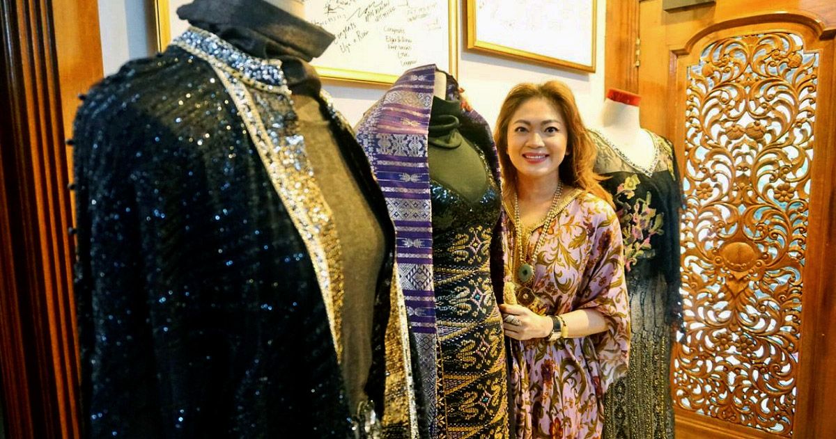Elga Naldy Perkenalkan Songket Koto Gadang Ke Dunia Internasional