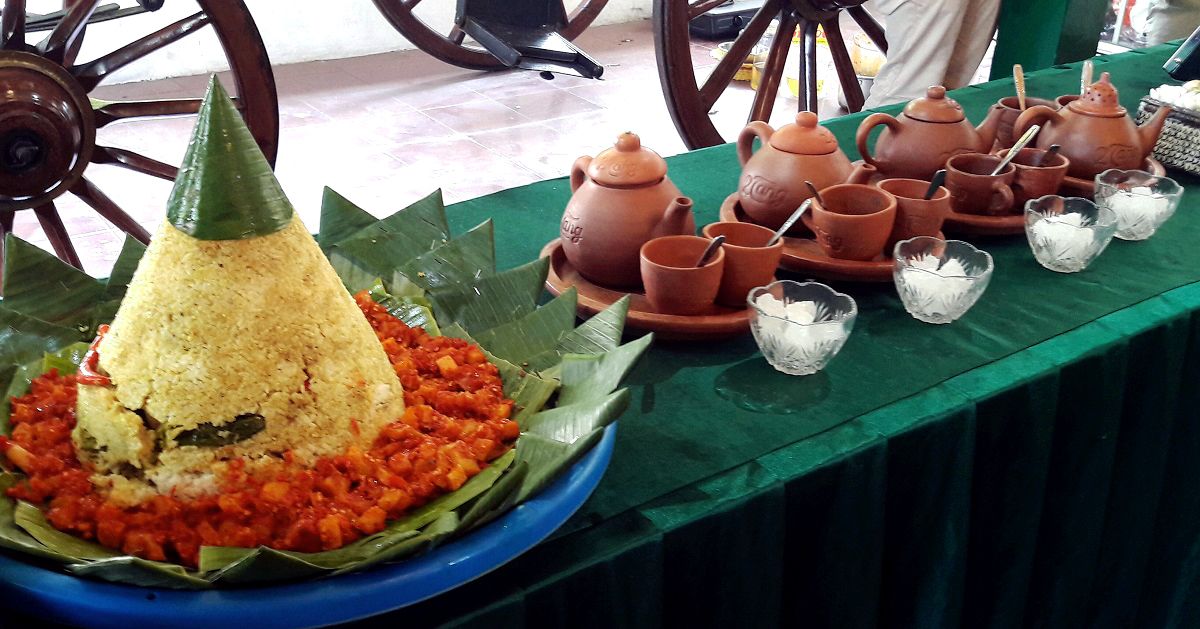 Nasi Bogana Kuliner Khas Cirebon Berbentuk Kerucut Sarat Dengan Makna