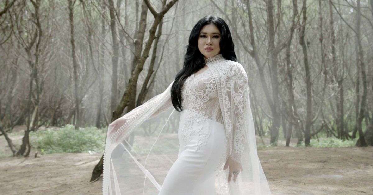 Cukup Dua Kali Single Baru Amour Usung Konsep Pop Era 90an