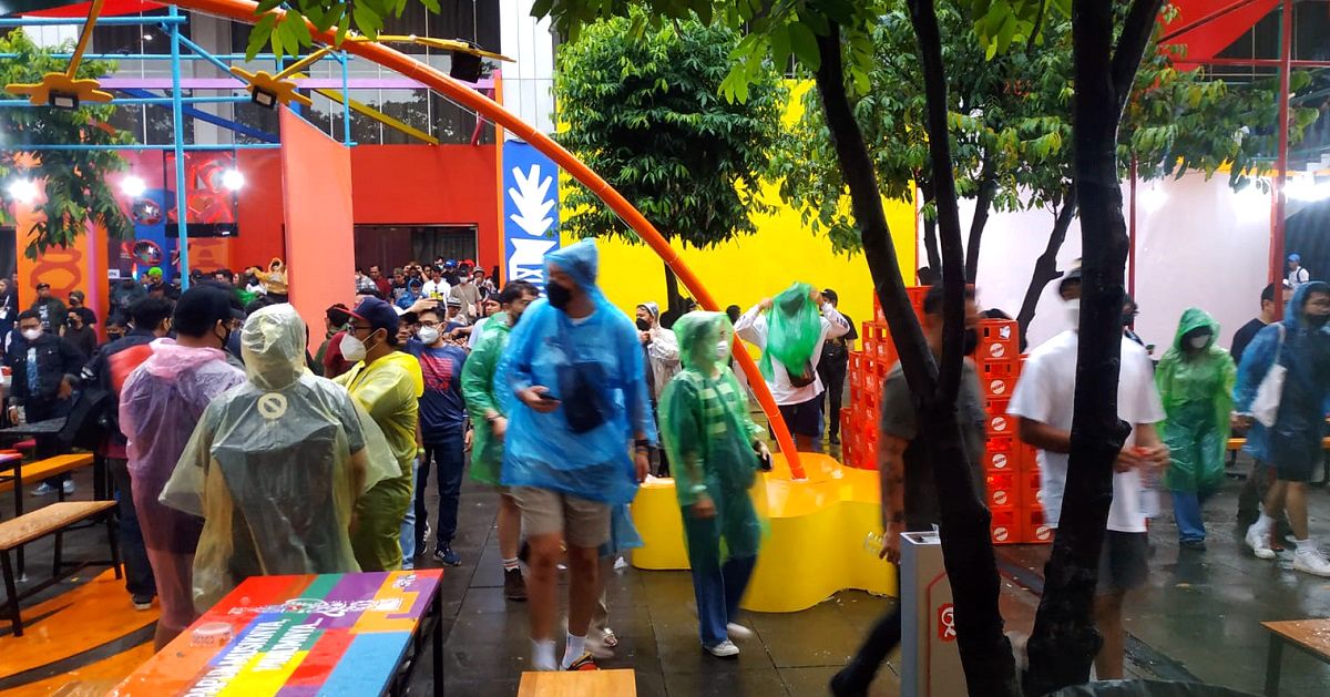 Diguyur Hujan Soundrenaline Hari Pertama Tetap Berlangsung