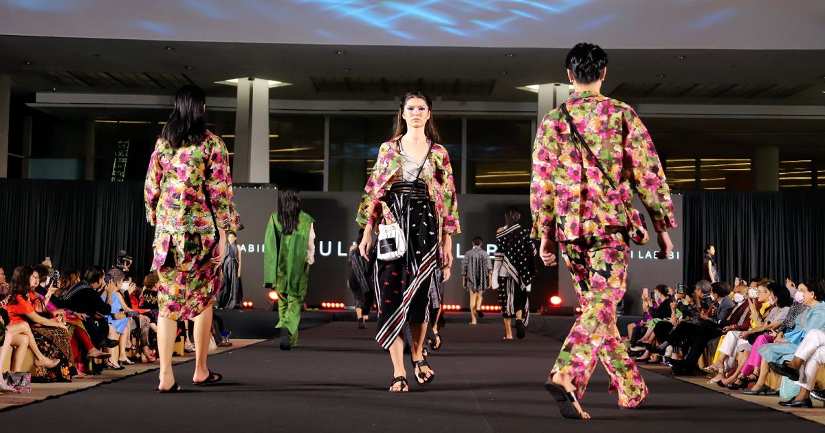 Lepas Sauh Padukan Tenun Sutra Thailand Dan Lurik Jawa