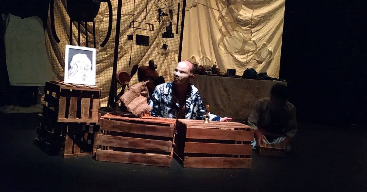 IDENTIKIT : Ketika Rindu Tak Lagi Masuk Akal