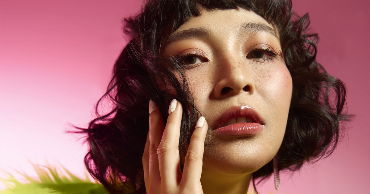 KEMBALI DENGAN 
SINGLE BERJUDUL "switch", RINNI WULANDARI : NIKMATI MASA BEBASMU!