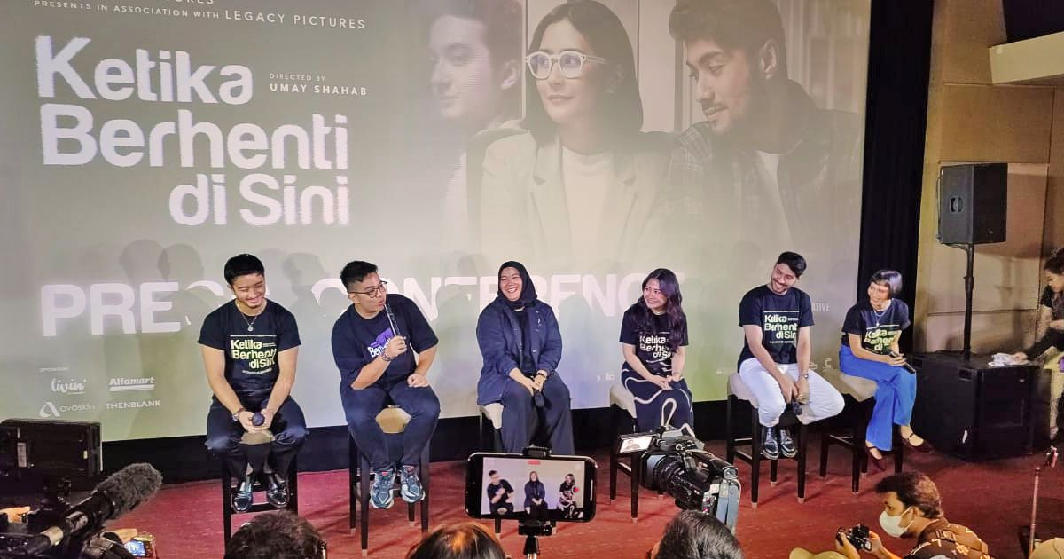 KETIKA BERHENTI DI SINI, Kisah Tentang Kacamata Pengobat Rindu