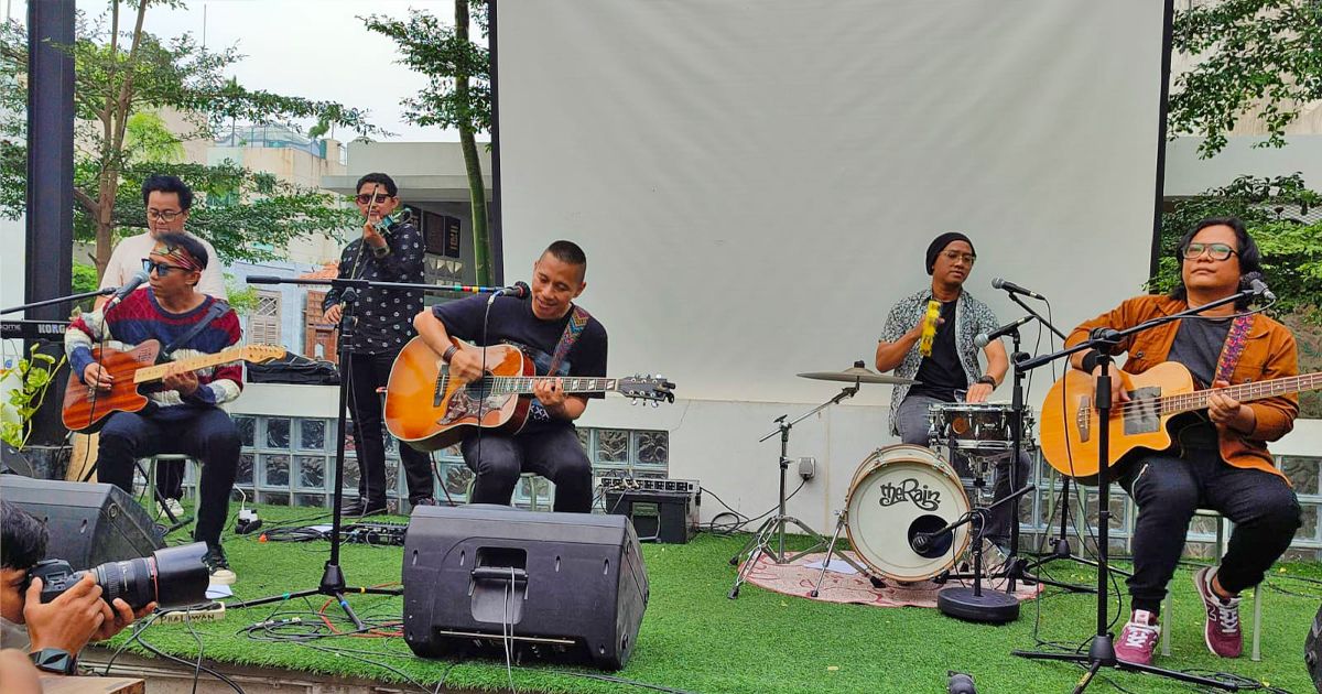 10 Tahun "Terlatih Patah Hati" The Rain Obati Rindu Dengan Versi Akustik