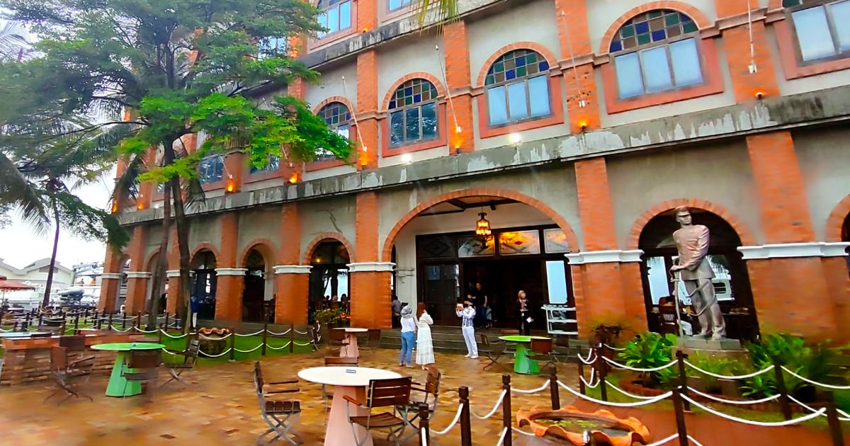 Makan Enak Sambil Menikmati Sunset di Batavia Marina, Sate Marangginya Juara