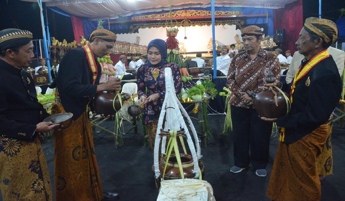 Ritual Temu Tirta Merawat Harmoni Alam Lereng Merapi-Merbabu Lewat Tradisi Air Suci