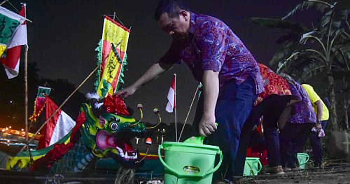 Ritual Memandikan Perahu Papak Mengalirkan Doa dan Tradisi di Tengah Kota Tangerang