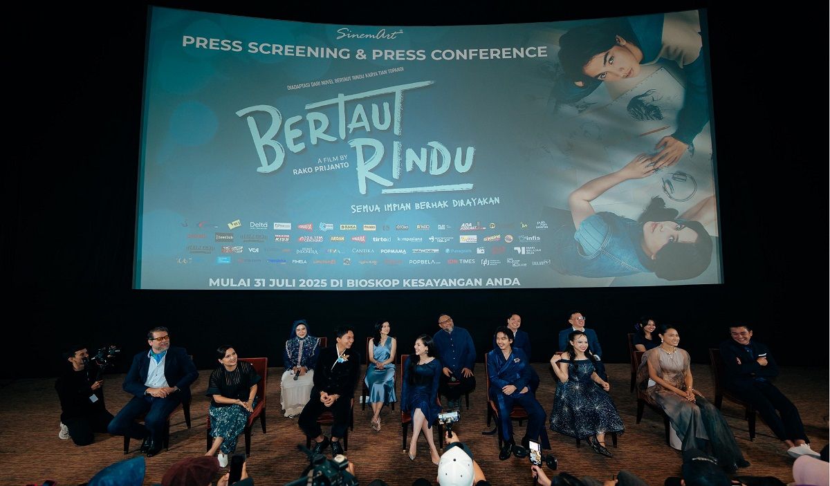 Gala Premiere Film Bertaut Rindu Hadirkan Nuansa Prom Night, Ajak Penonton Bernostalgia dan Berdamai dengan Masa Lalu