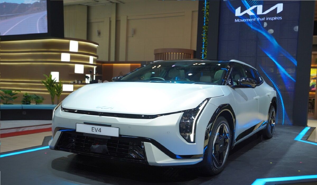 KIA EV4 Resmi Debut di GIIAS 2025, Sedan Listrik Canggih Jarak Tempuh 633 Km