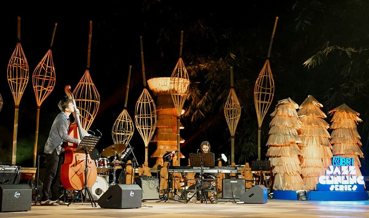 Irsa Destiwi Bawa Jazz Hangat di Tengah Hujan Deras di BRI Jazz Gunung Series 3 Ijen