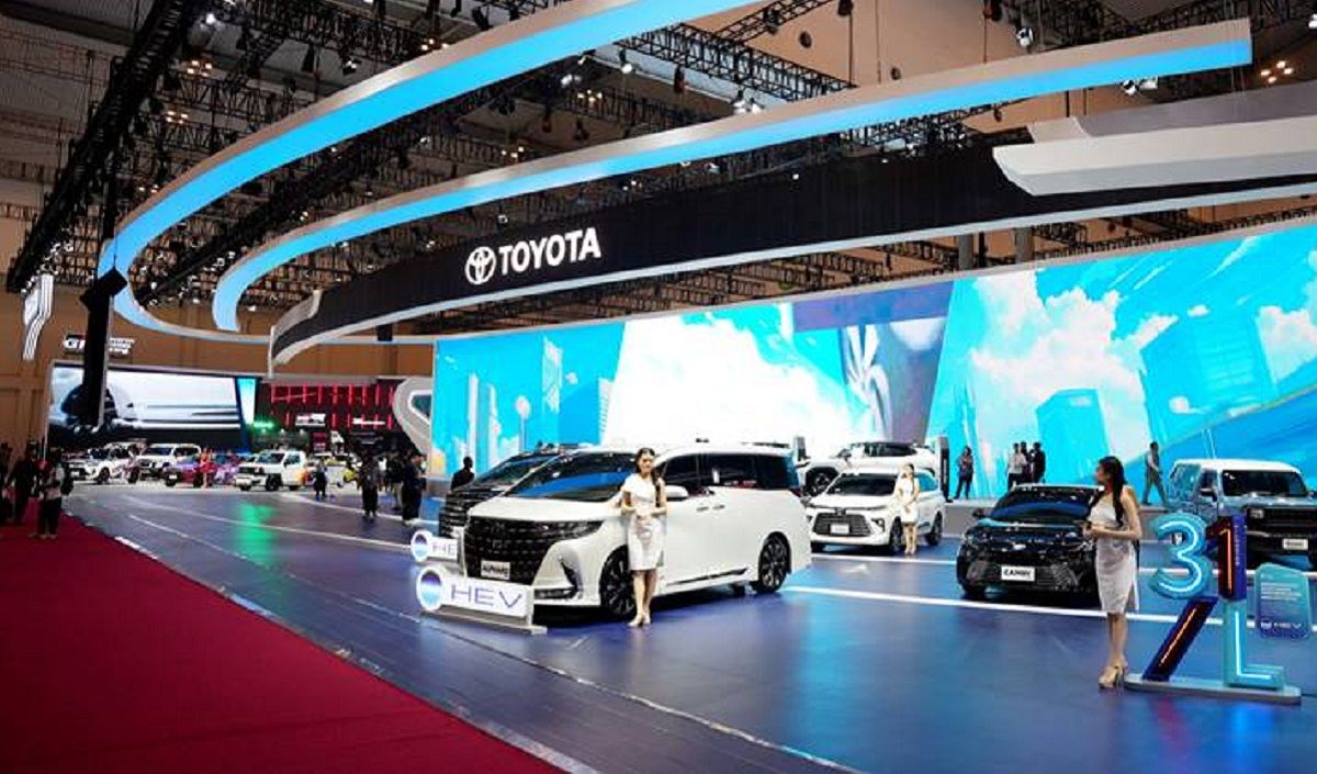 Toyota Raup 4.000 SPK di GIIAS 2025, Kijang Innova Zenix Hybrid dan Mobil Listrik Jadi Andalan