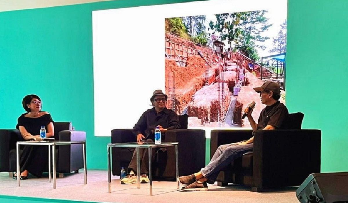“Omah Tanah” Budi Pradono Merayakan Arsitektur, Seni, dan Spirit Tanah di Art Jakarta 2025
