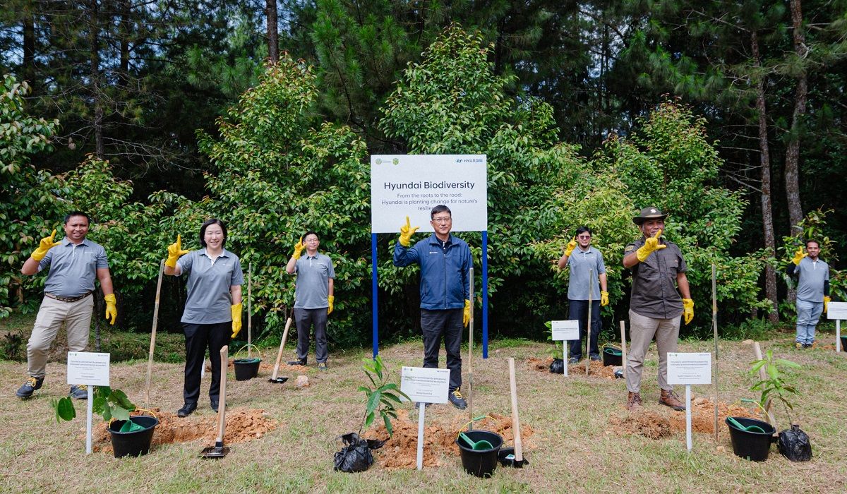 Hyundai Tanam Pohon Endemik di TNGHS pada Hari Menanam
