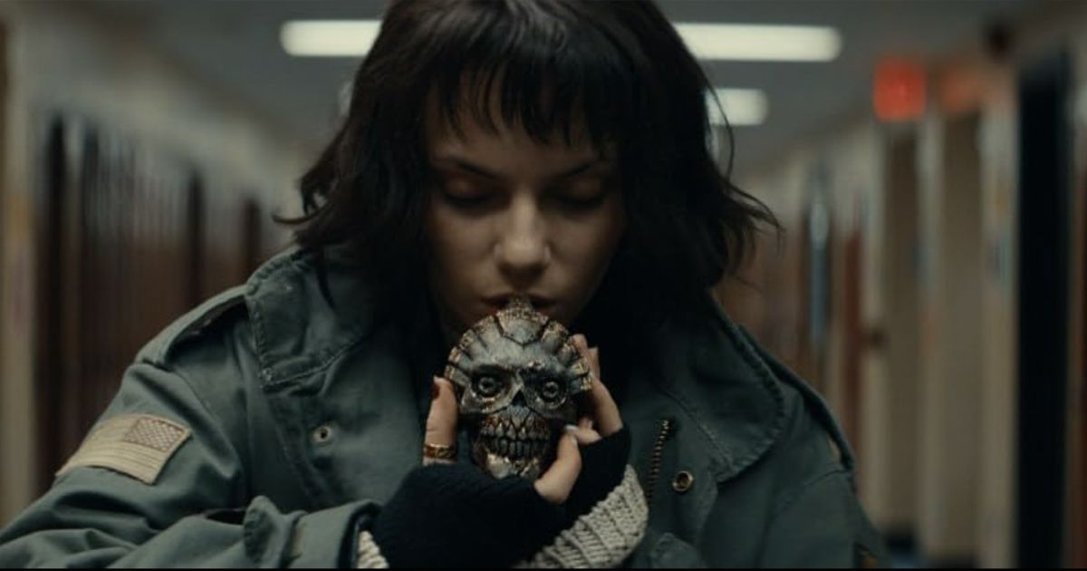 Review Film Whistle (2026): Teror Peluit Kematian dalam Horor Remaja Supernatural yang Gelap