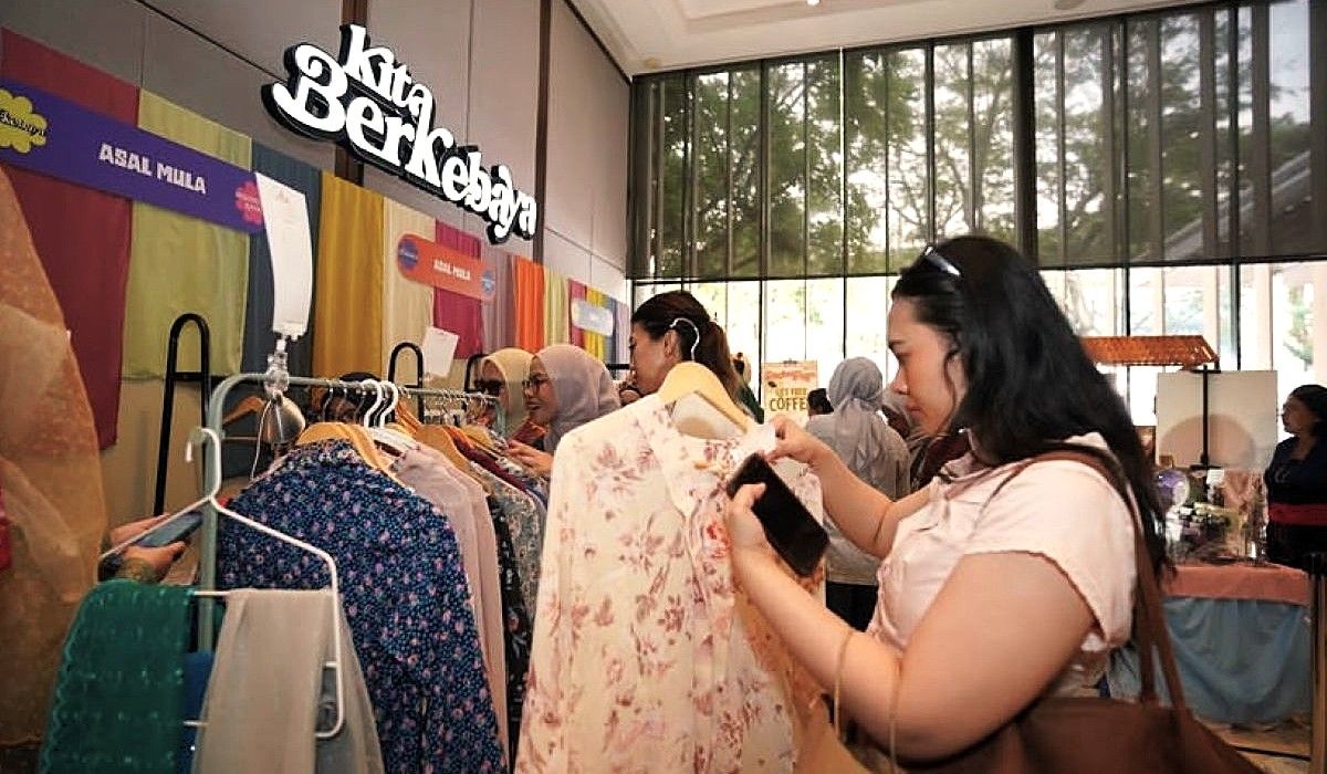 Kebaya Tak Lagi Kaku, Generasi Muda Temukan Gaya Baru