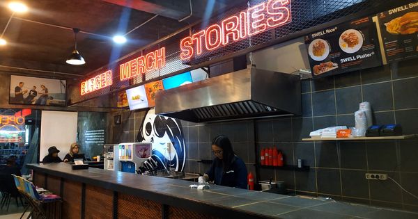 Makan Burger Sambil Belanja ? Kesini Yuk !
