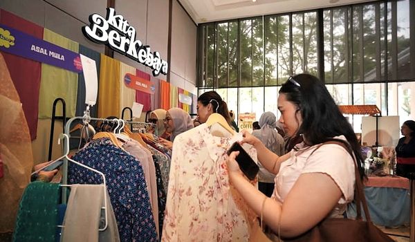 Kebaya Tak Lagi Kaku, Generasi Muda Temukan Gaya Baru